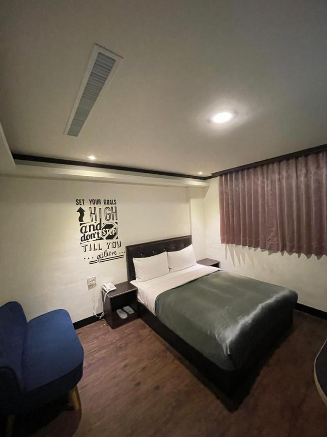 Holiday Business Hotel T'ai-tung Exterior foto